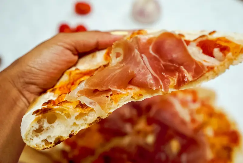 Parma ham pinsa, Roman-style pizza slice